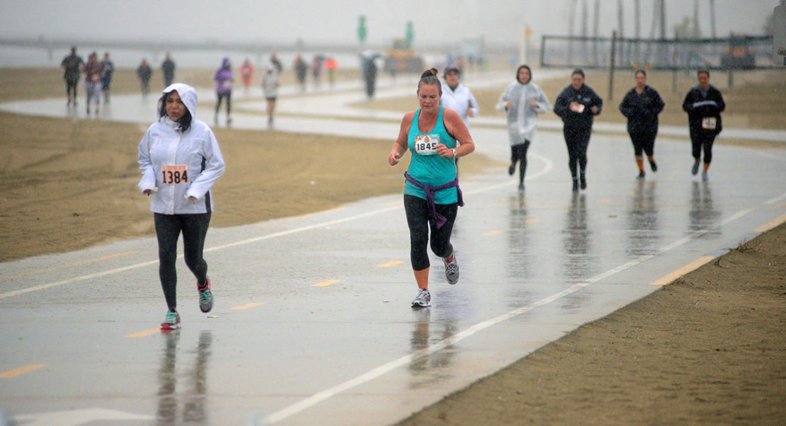 IN PICTURES Rain did not stop the annual Long Beach Turkey Trot • Long